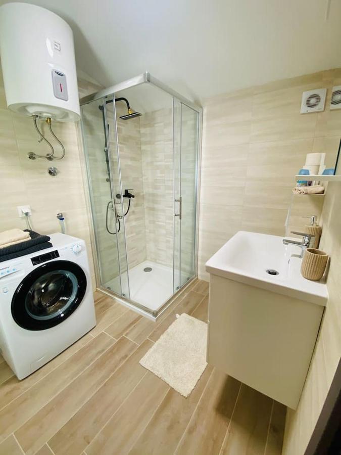 Apartments Eden Šišan Eksteriør billede