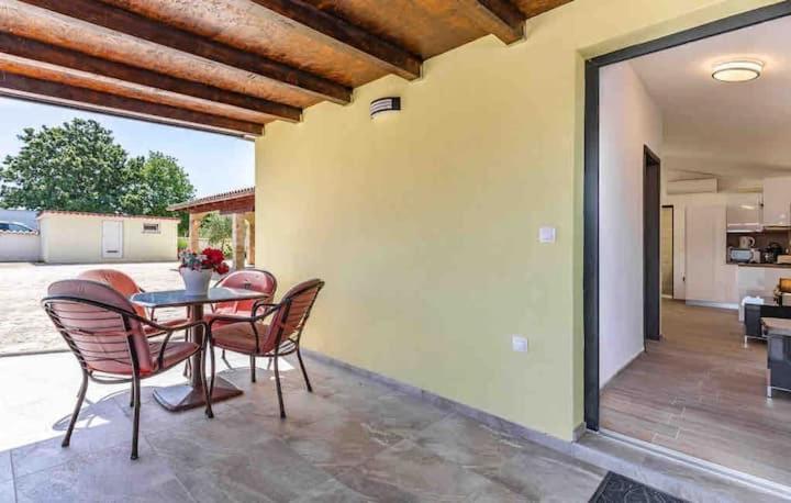Apartments Eden Šišan Eksteriør billede