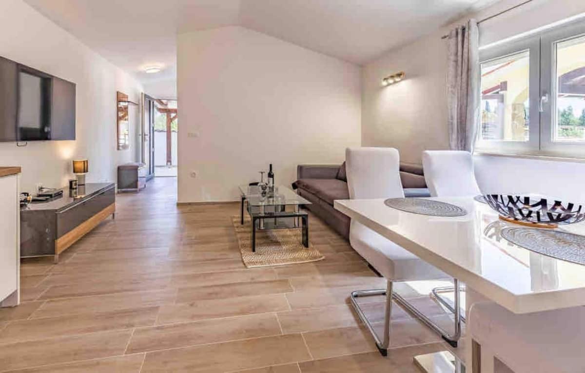 Apartments Eden Šišan Eksteriør billede