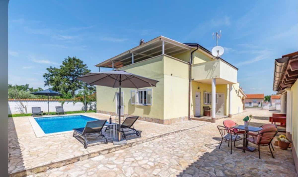 Apartments Eden Šišan Eksteriør billede