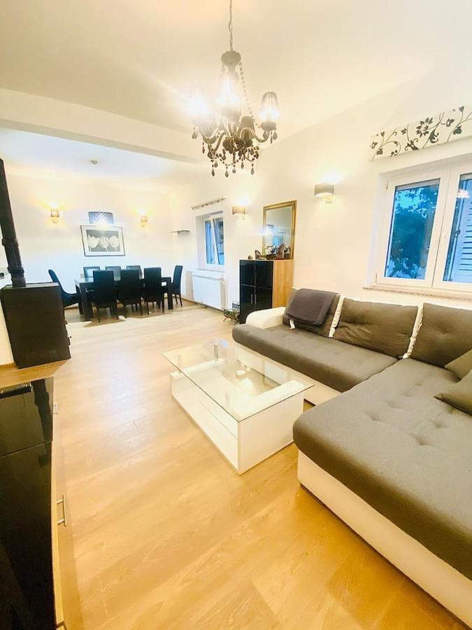 Apartments Eden Šišan Eksteriør billede