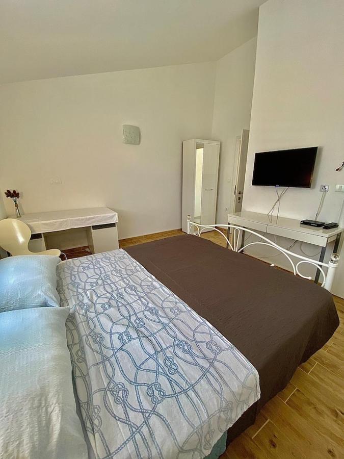 Apartments Eden Šišan Eksteriør billede